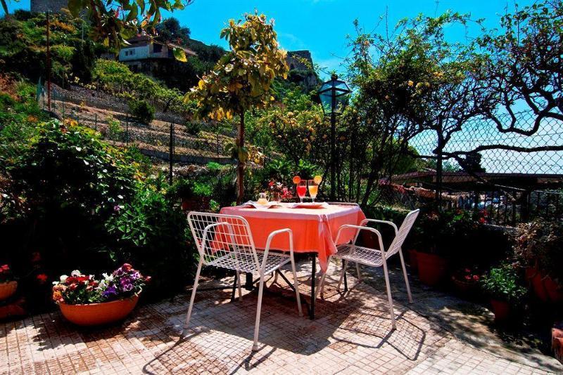 B&B U Palmentu Taormina Bagian luar foto