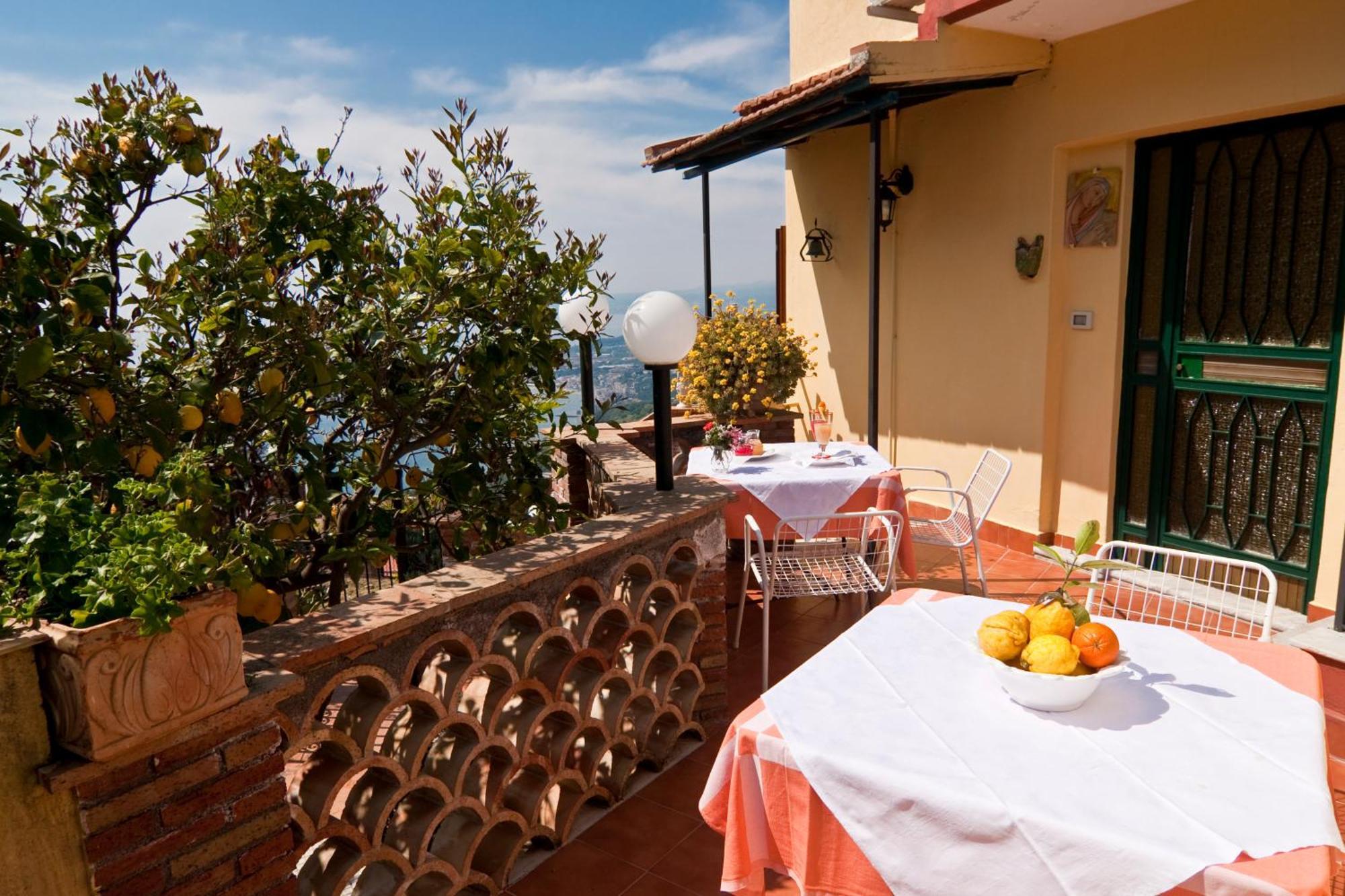 B&B U Palmentu Taormina Bagian luar foto
