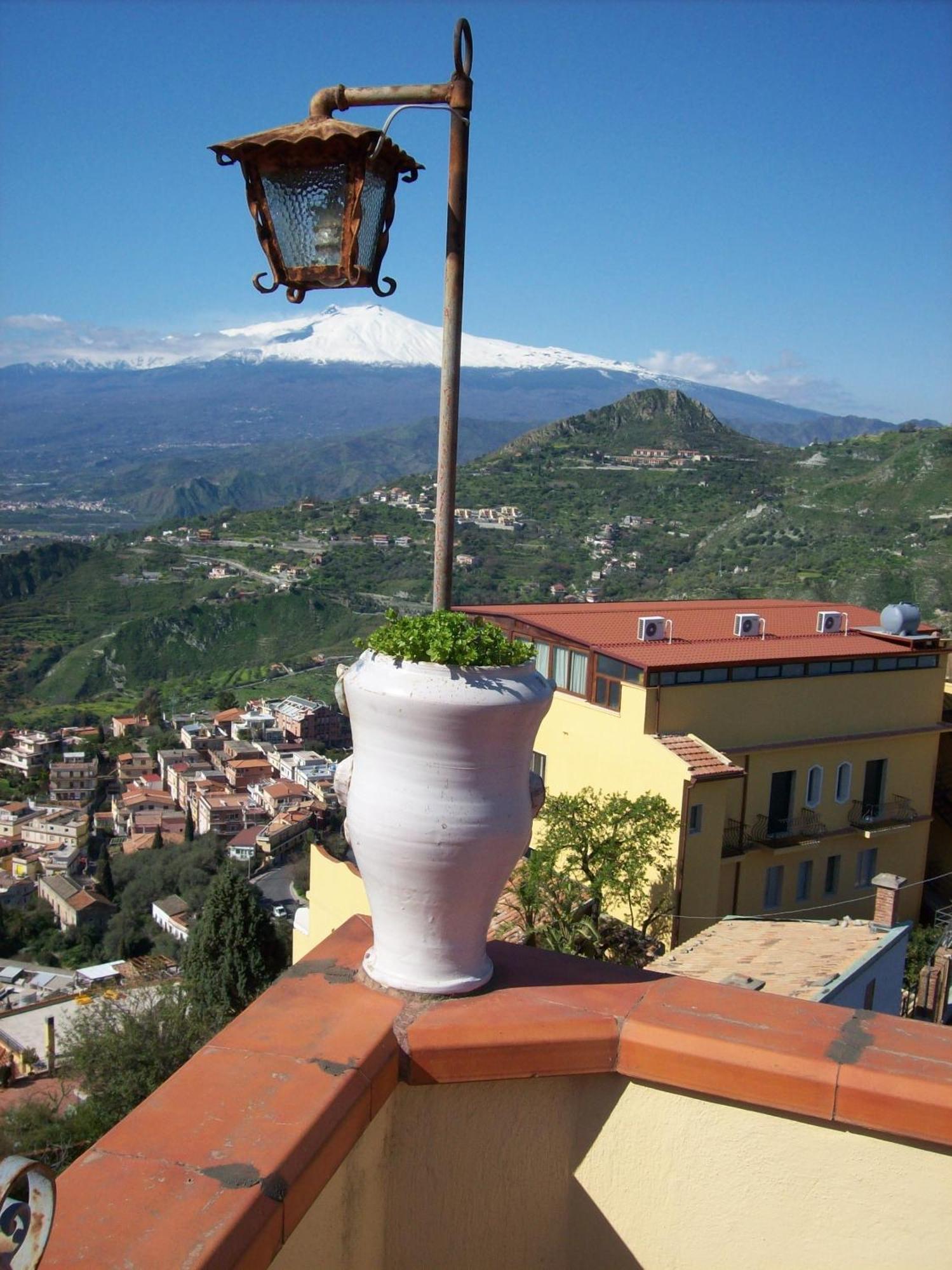 B&B U Palmentu Taormina Bagian luar foto