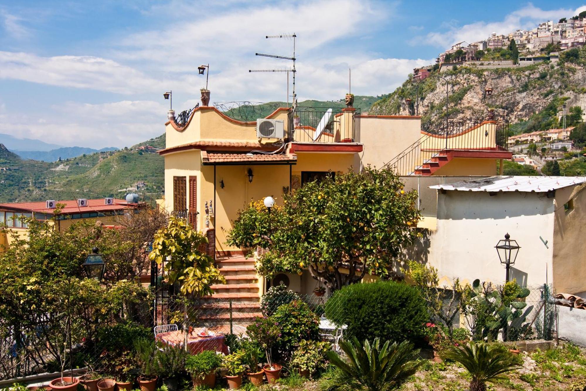 B&B U Palmentu Taormina Bagian luar foto