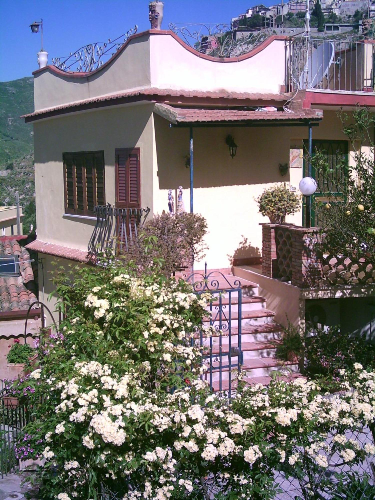 B&B U Palmentu Taormina Bagian luar foto
