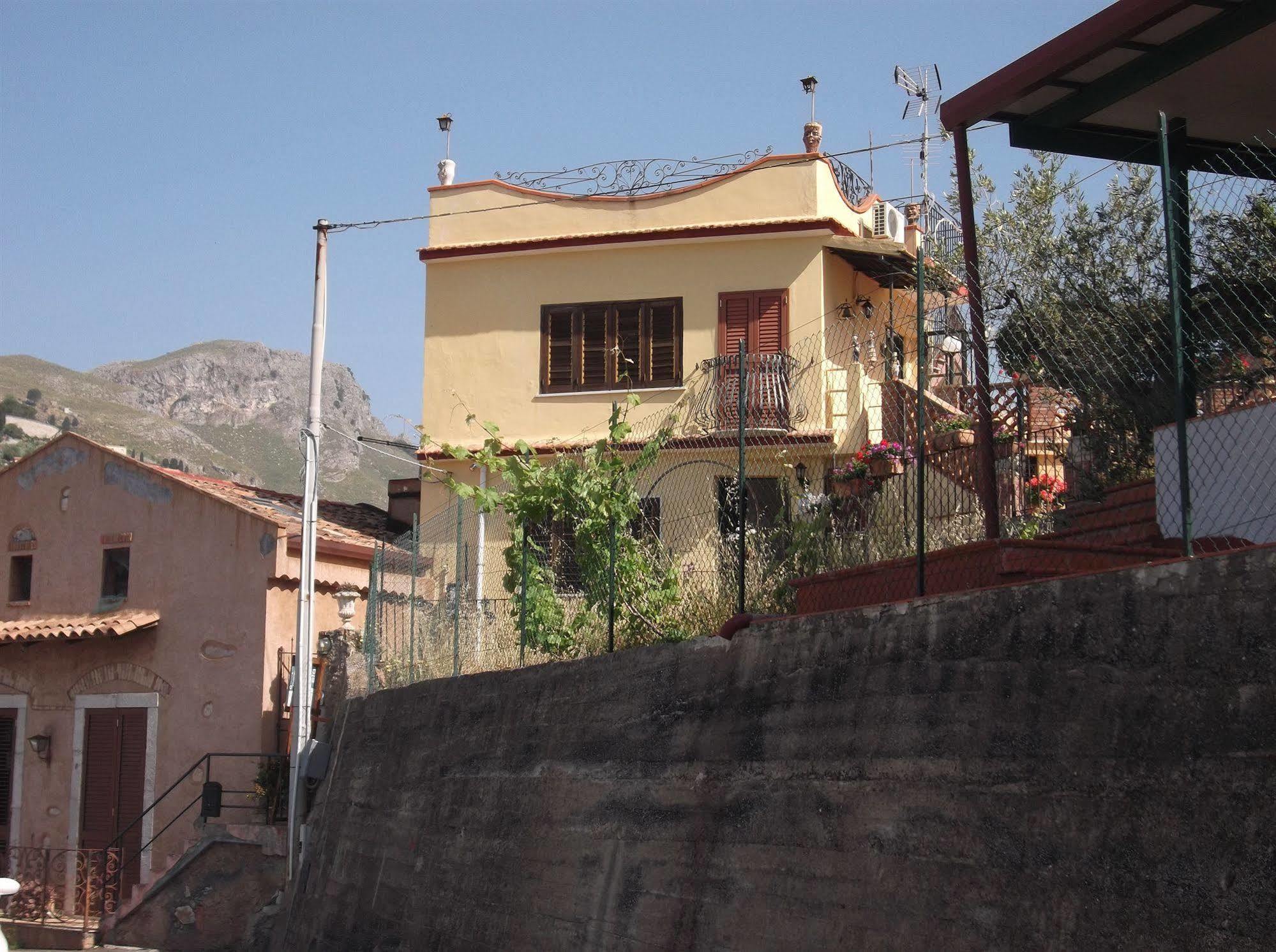 B&B U Palmentu Taormina Bagian luar foto