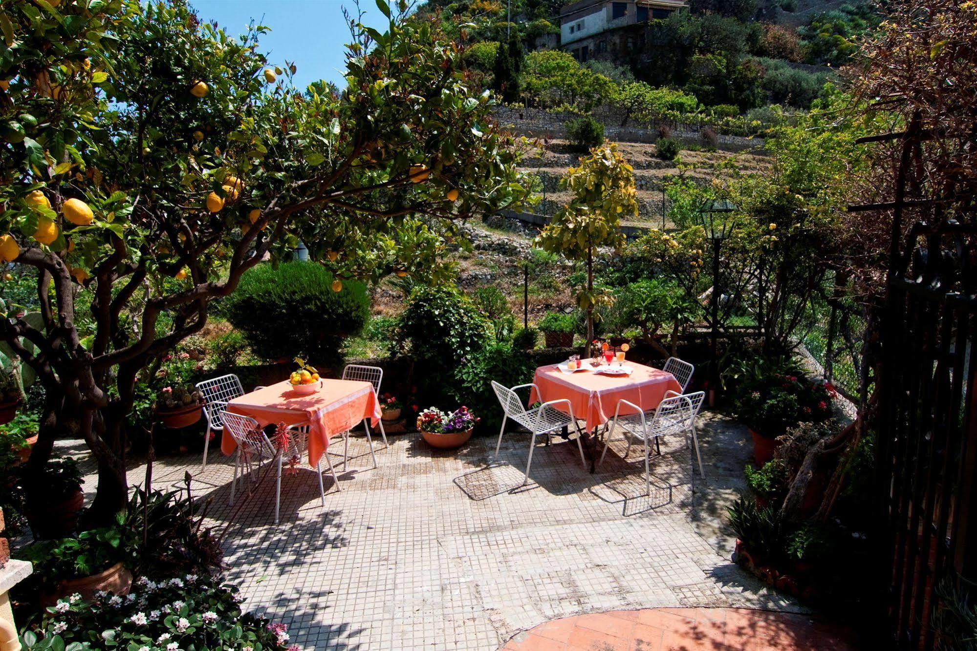 B&B U Palmentu Taormina Bagian luar foto