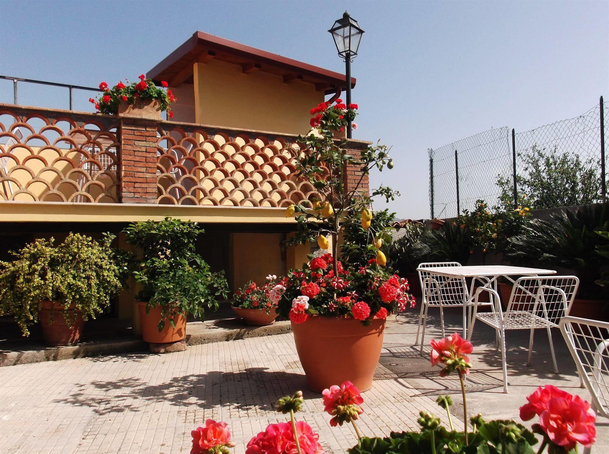 B&B U Palmentu Taormina Bagian luar foto