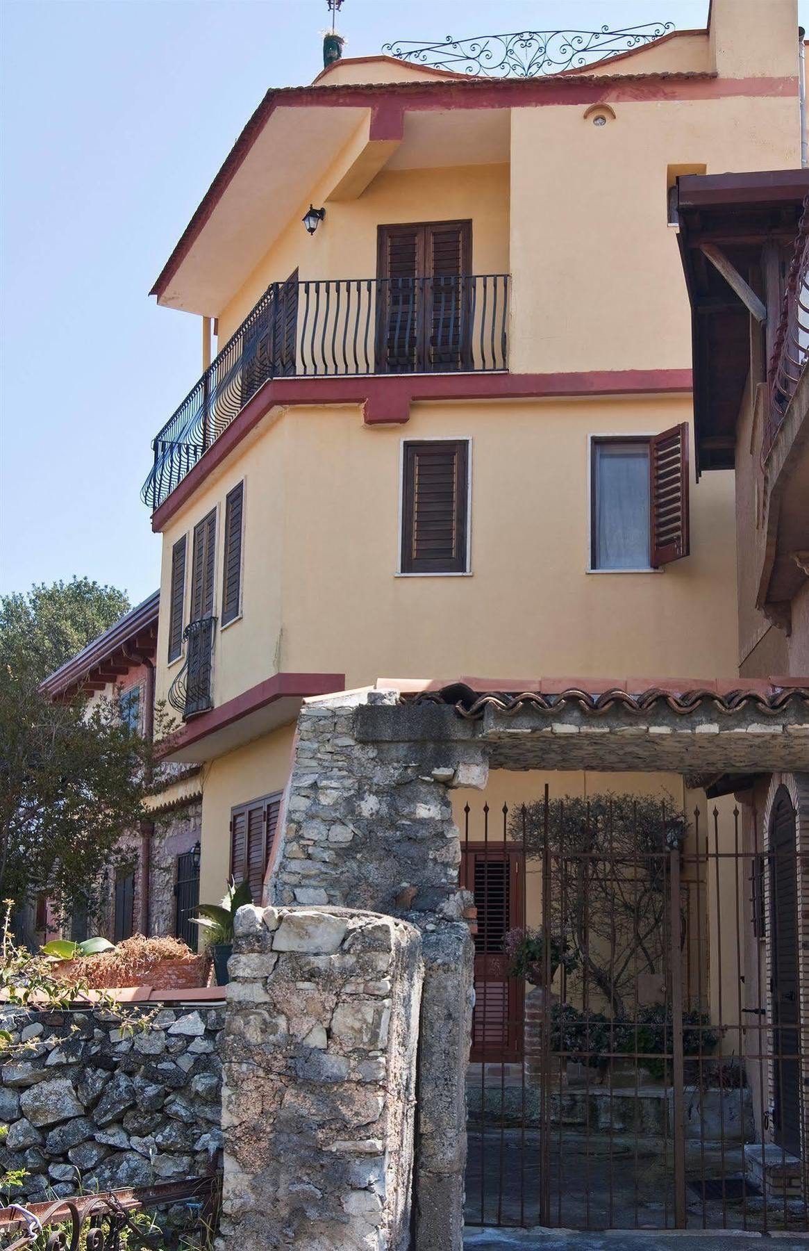 B&B U Palmentu Taormina Bagian luar foto